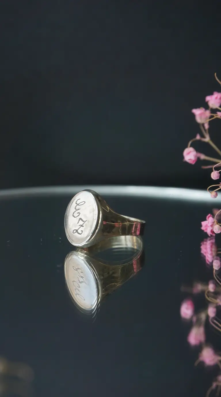 Vintage sterling silver oval signet ring with engraved script monogram