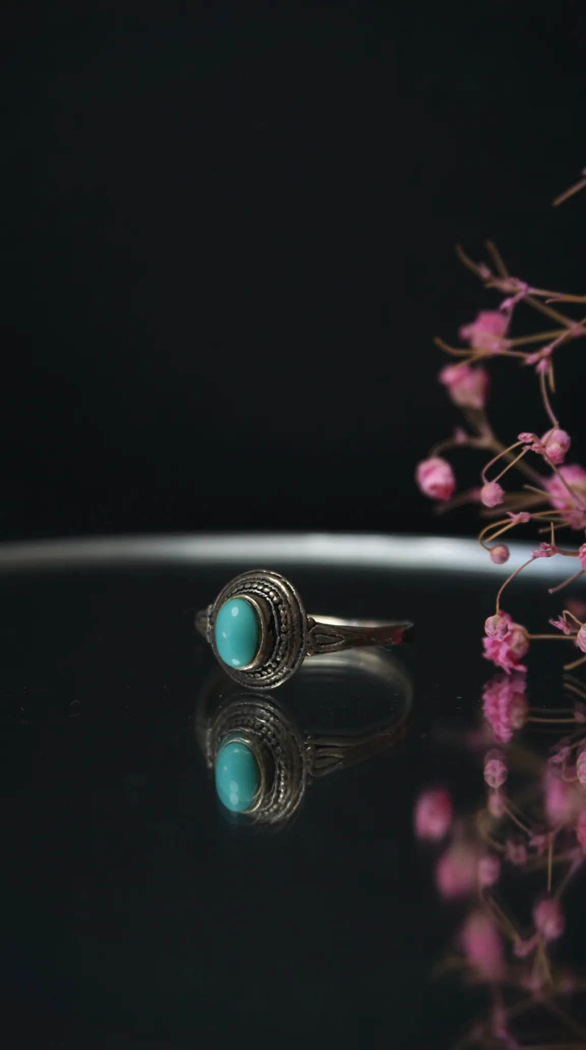 Vintage sterling silver turquoise ring with intricate detailing