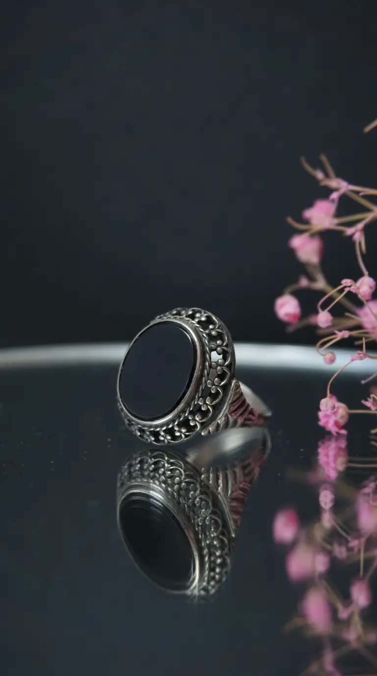 Vintage silver ring with black oval onyx and intricate filigree design