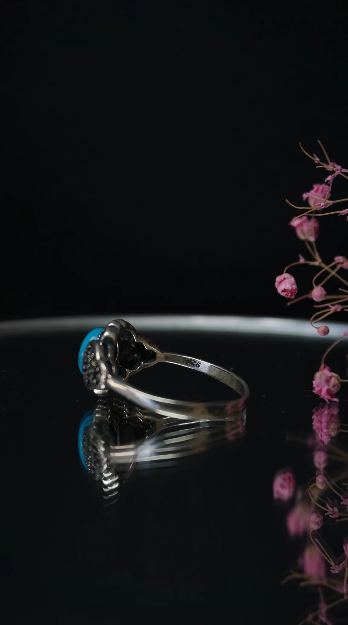 Vintage sterling silver 925 ring with blue turquoise gemstone and intricate ornate band.