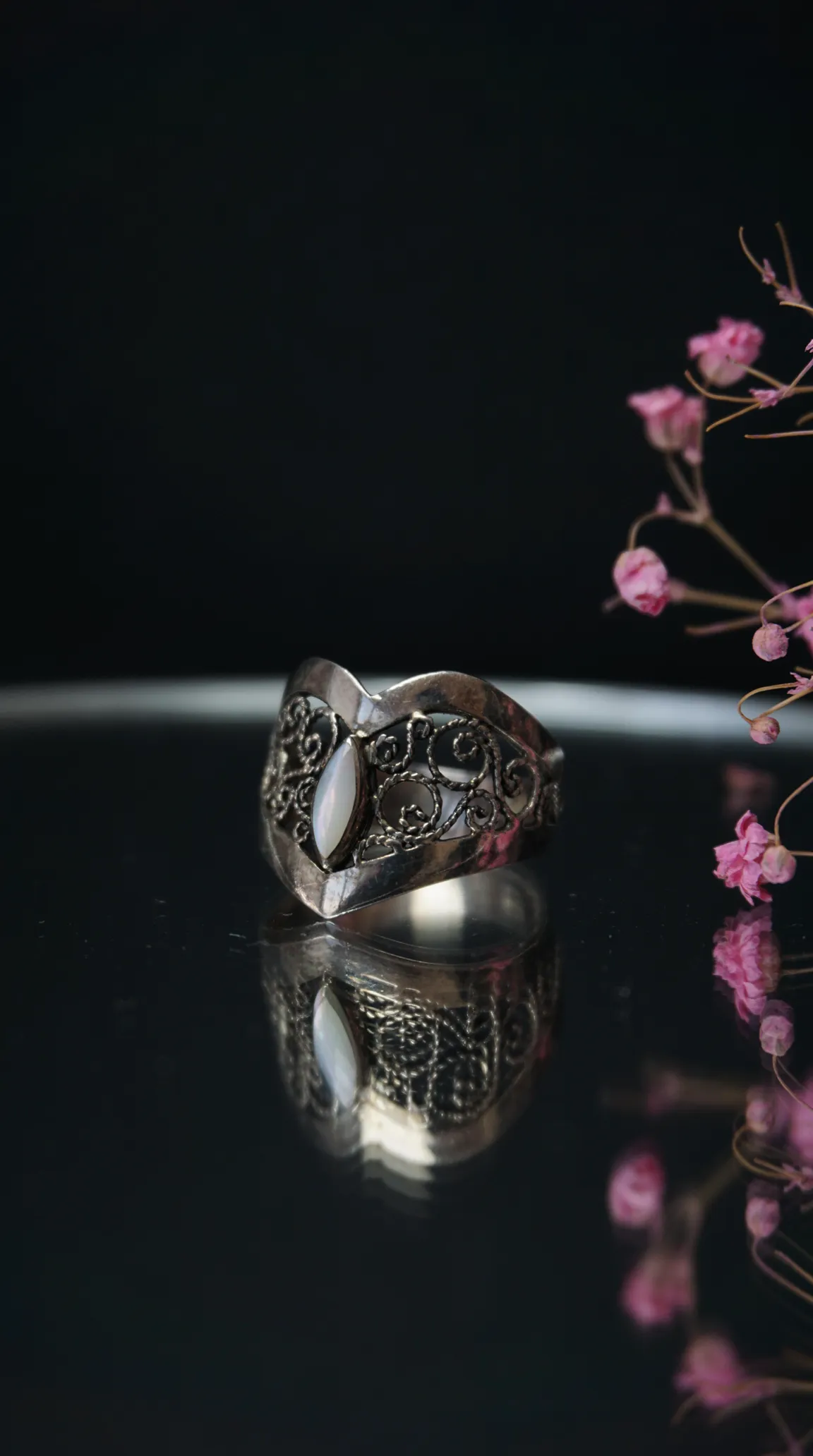 Vintage silver filigree ring with oval mother of pearl stone