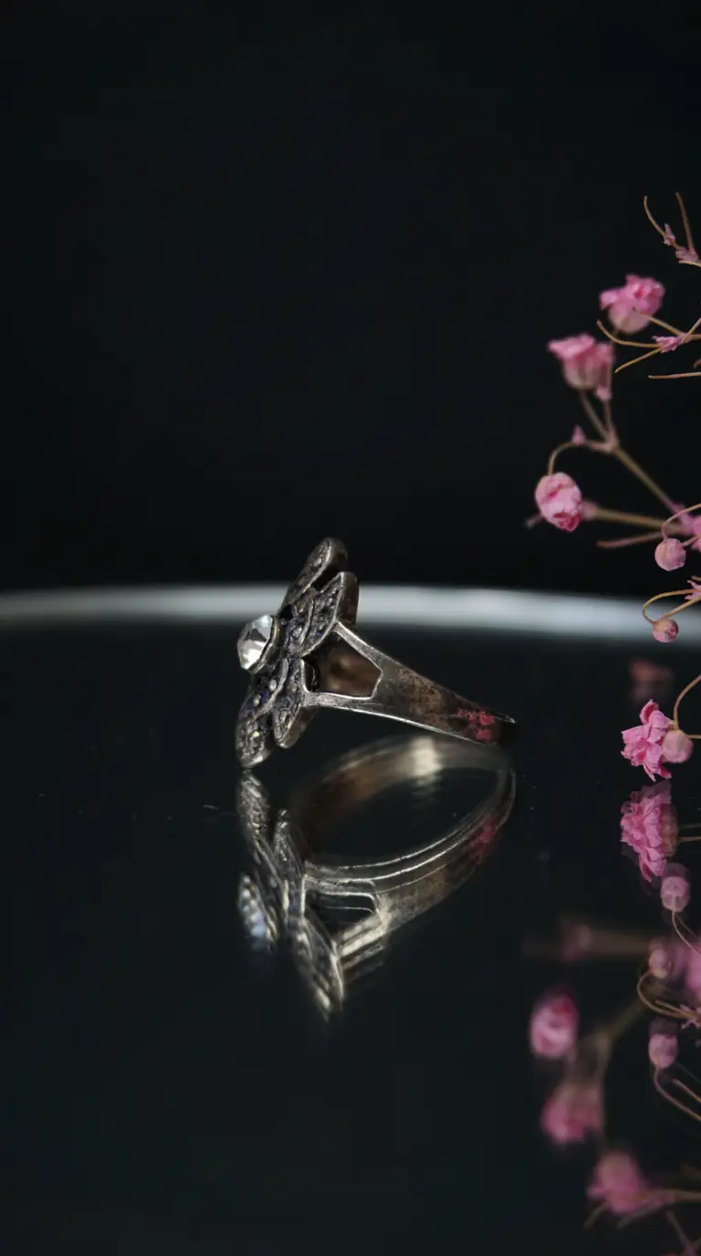 Vintage Art Deco style silver filigree ring with clear crystal stone