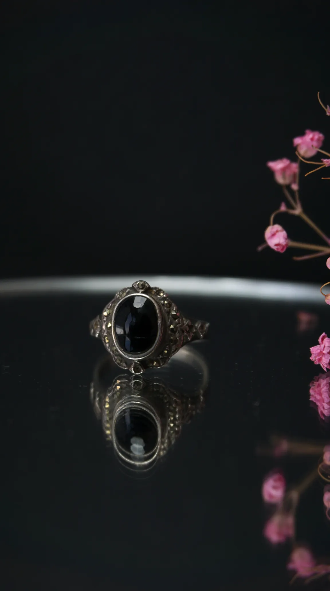 Vintage sterling silver ring with oval black onyx gemstone and marcasite detail