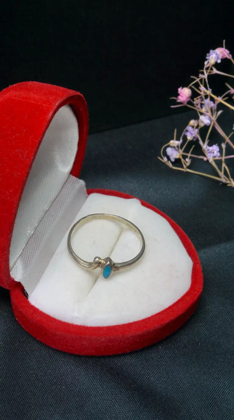 Vintage sterling silver ring with turquoise gemstone in red velvet gift box.