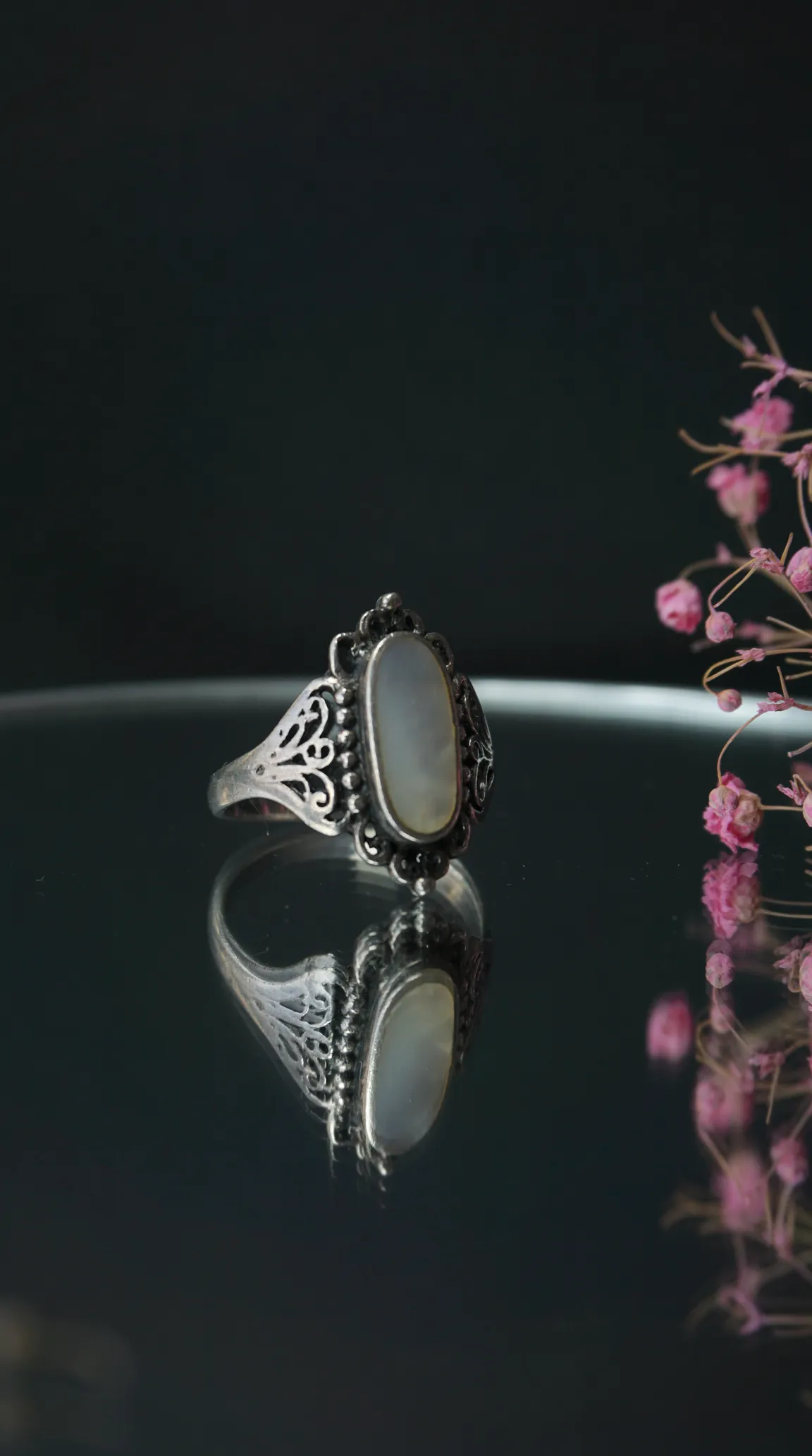 Vintage sterling silver ring with oval mother of pearl gemstone and intricate filigree design